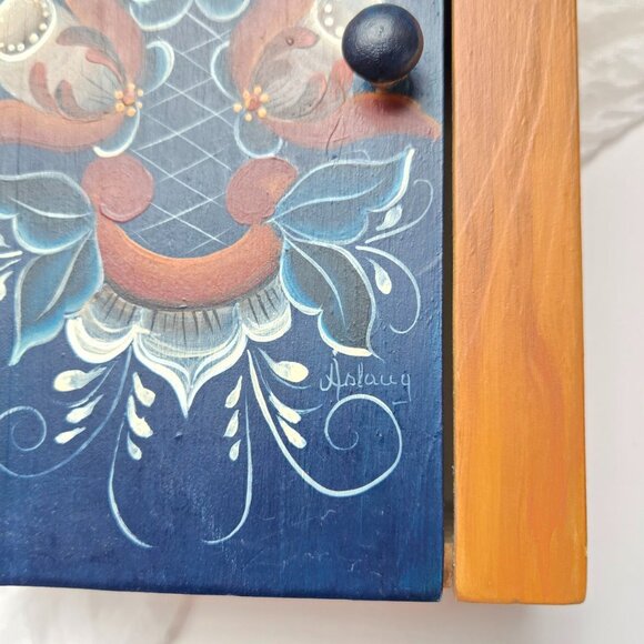 Vintage Rosemaling Hanging Wall Cabinet Signed by Aslaug - Picture 5 of 13